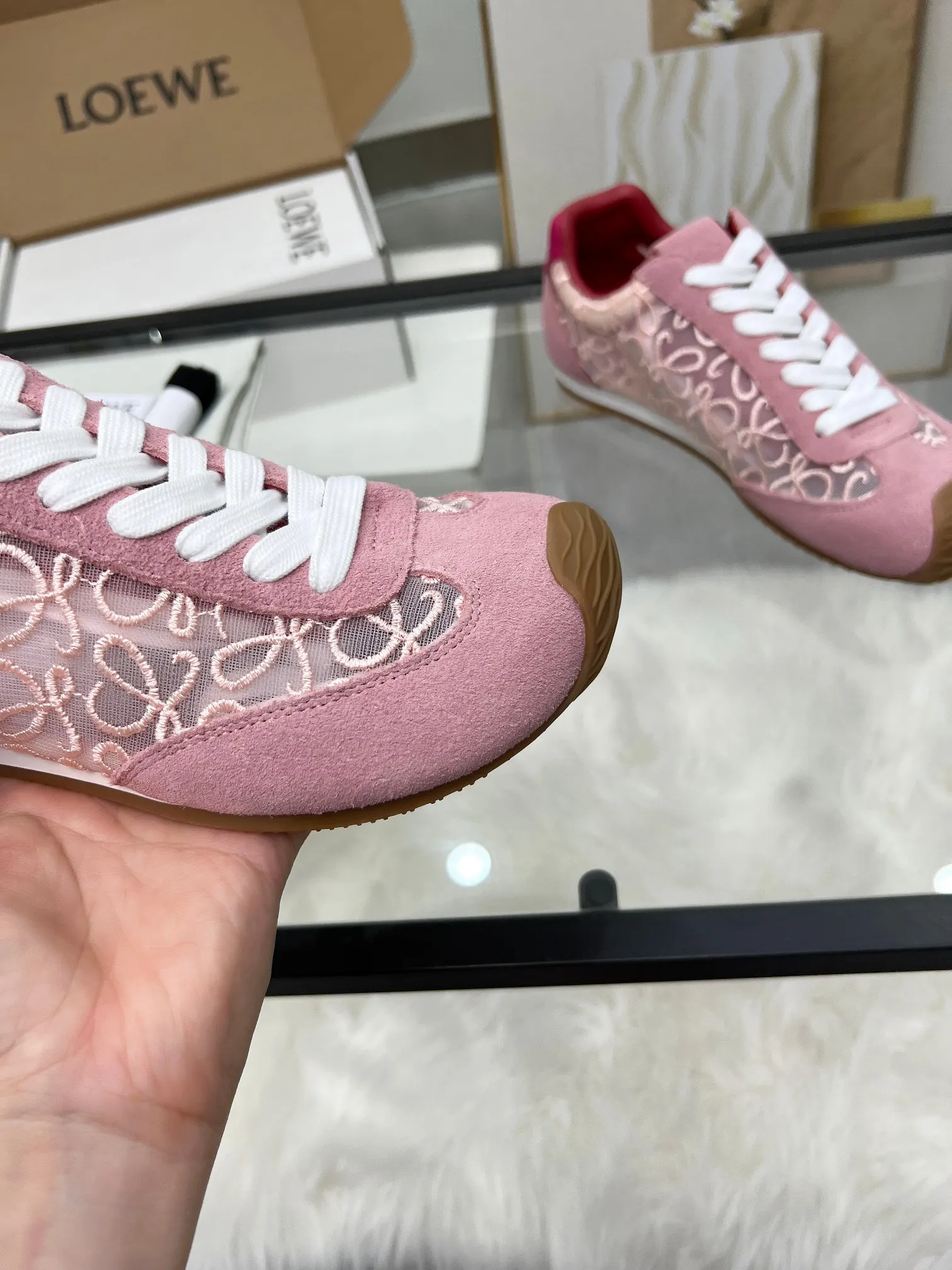 👟👟Ex-factory price 460👟👟 Men's size +10 2025 early spring new style, same style as Wang Yibo! Loewe Ballet Runner 2.0 sneakers for couples. New color matching retro series running shoes. Standard size: women's size 35-40, button +10. Men's size. 39-45, button ➕10.